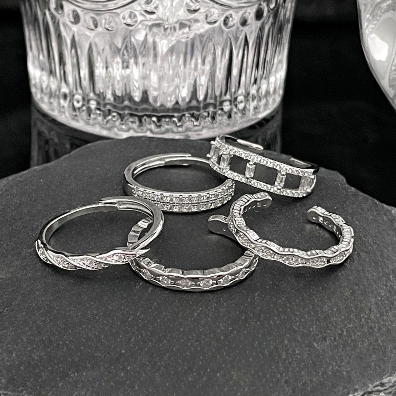This simple and slightly inlaid zircon small ring is suitable for women to adjust their temperament and exude a sense of high-end sophistication. It features a light luxury and niche design with a cold style Application Scenario
