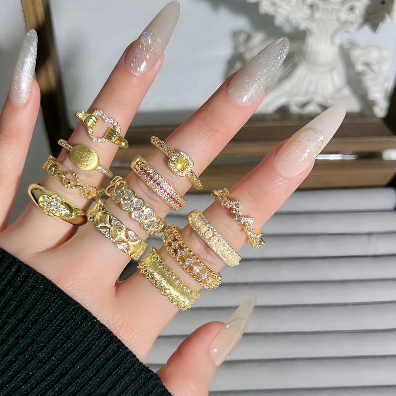 Retro new Chinese-style geometric sweet and cool open-top ring for women, a unique and high-end look, versatile, simple and cold style ring accessory Application Scenario