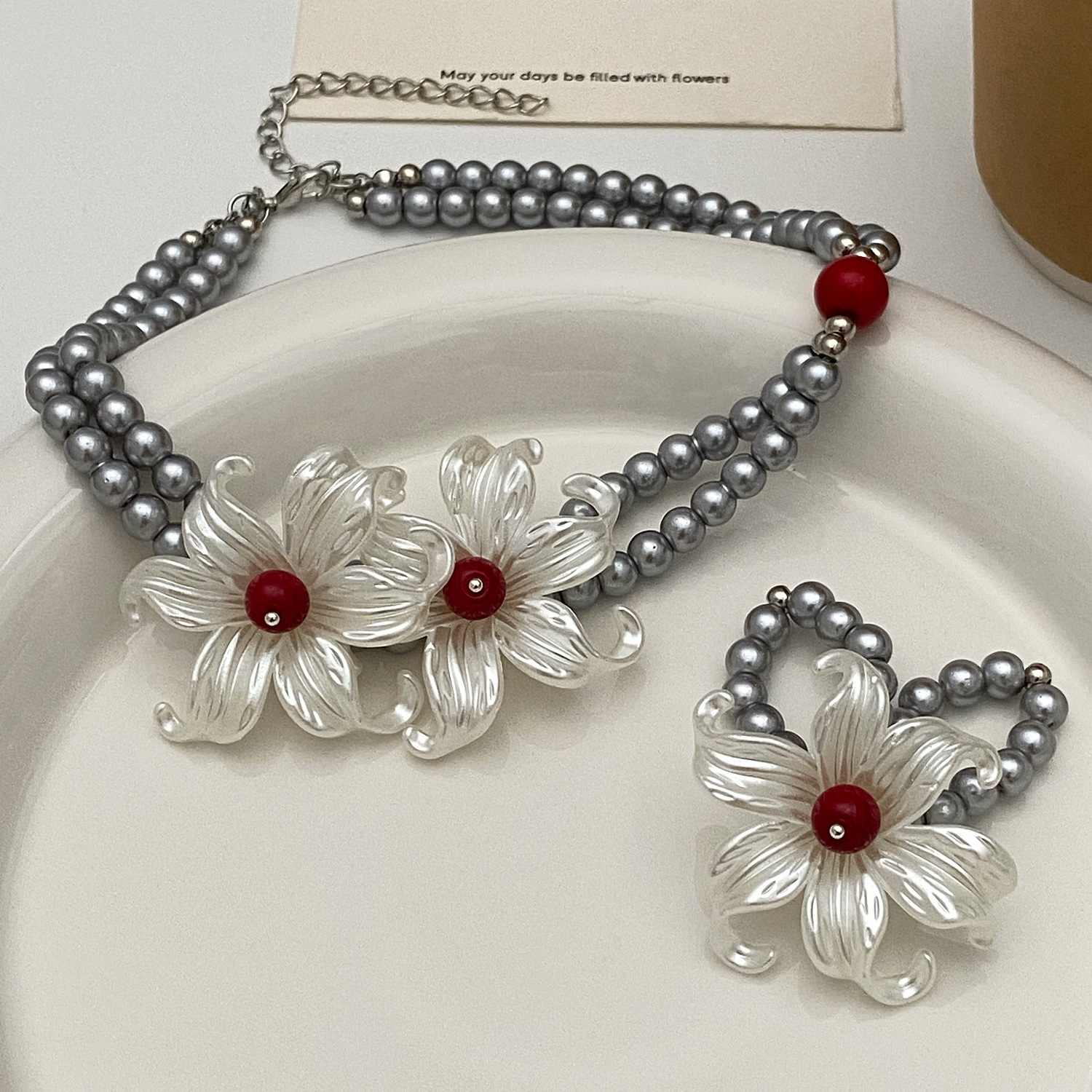 A unique design of iris flower silver pearl necklace with floral embellishments on the neck, a men's same style and a women's choker collarbone chain ring Specification drawing