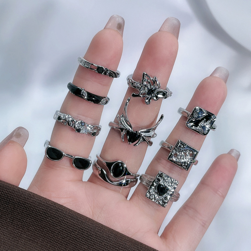 A black zircon texture pleated butterfly opening ring with a cold and individualistic style, a fashionable, cool and versatile ring for women details Picture