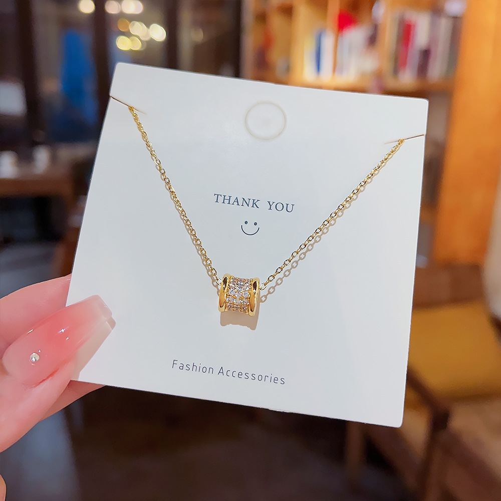 Geometric circular micro-inlaid zircon necklace, a trendy and cool style for women on Instagram, is a fashionable and trendy necklace with a unique design sense Specification drawing