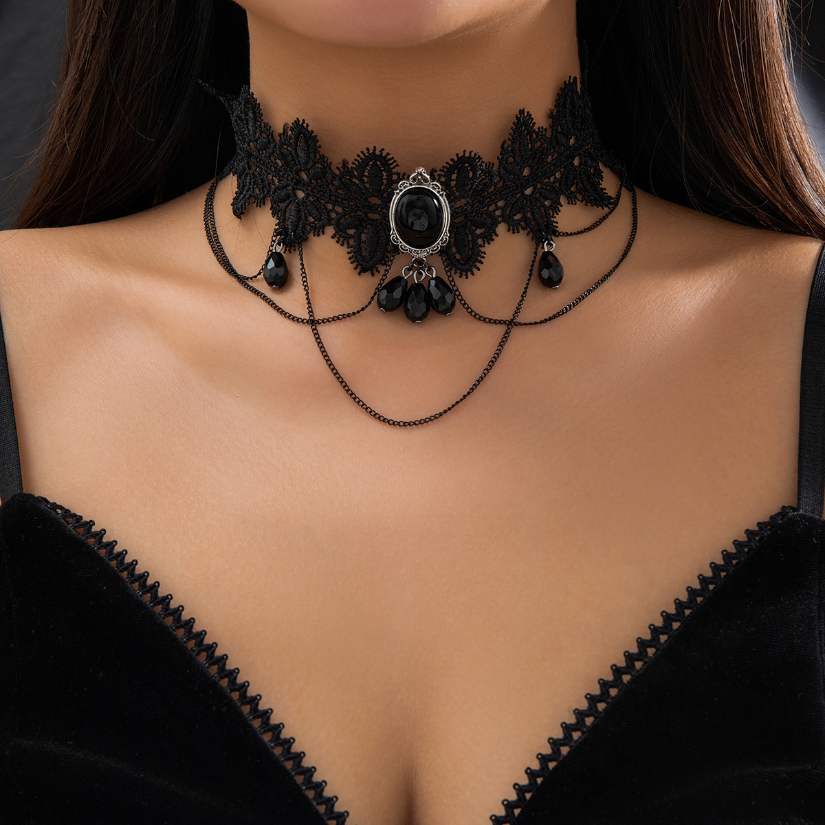 European and American cross-border accessories: Lolita lace necklace, retro choker, black Gothic-style water drop tassel necklace full figure