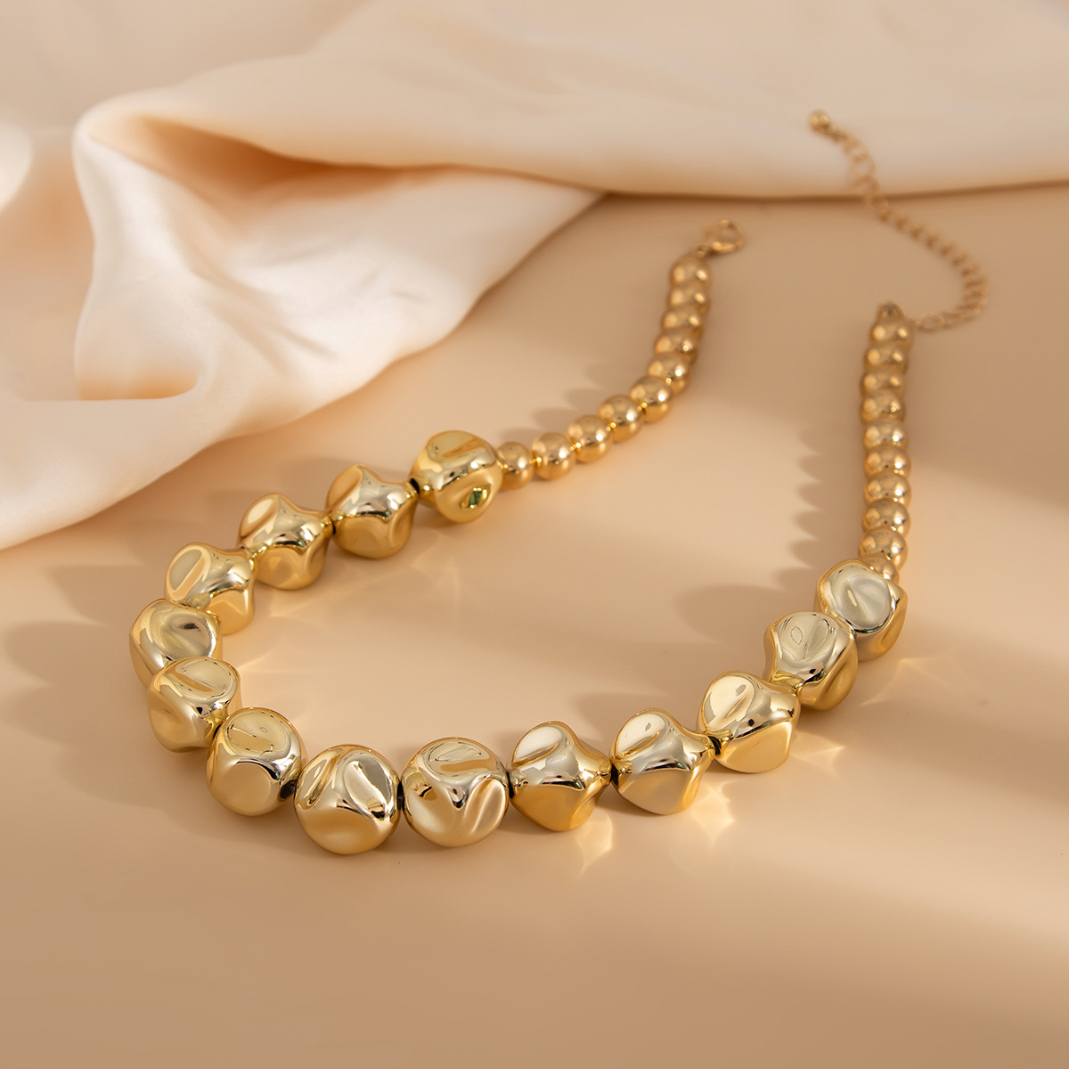 European and American cross-border jewelry fashion irregular CCB necklace set, light luxury style geometric irregular beaded collarbone chain Application Scenario
