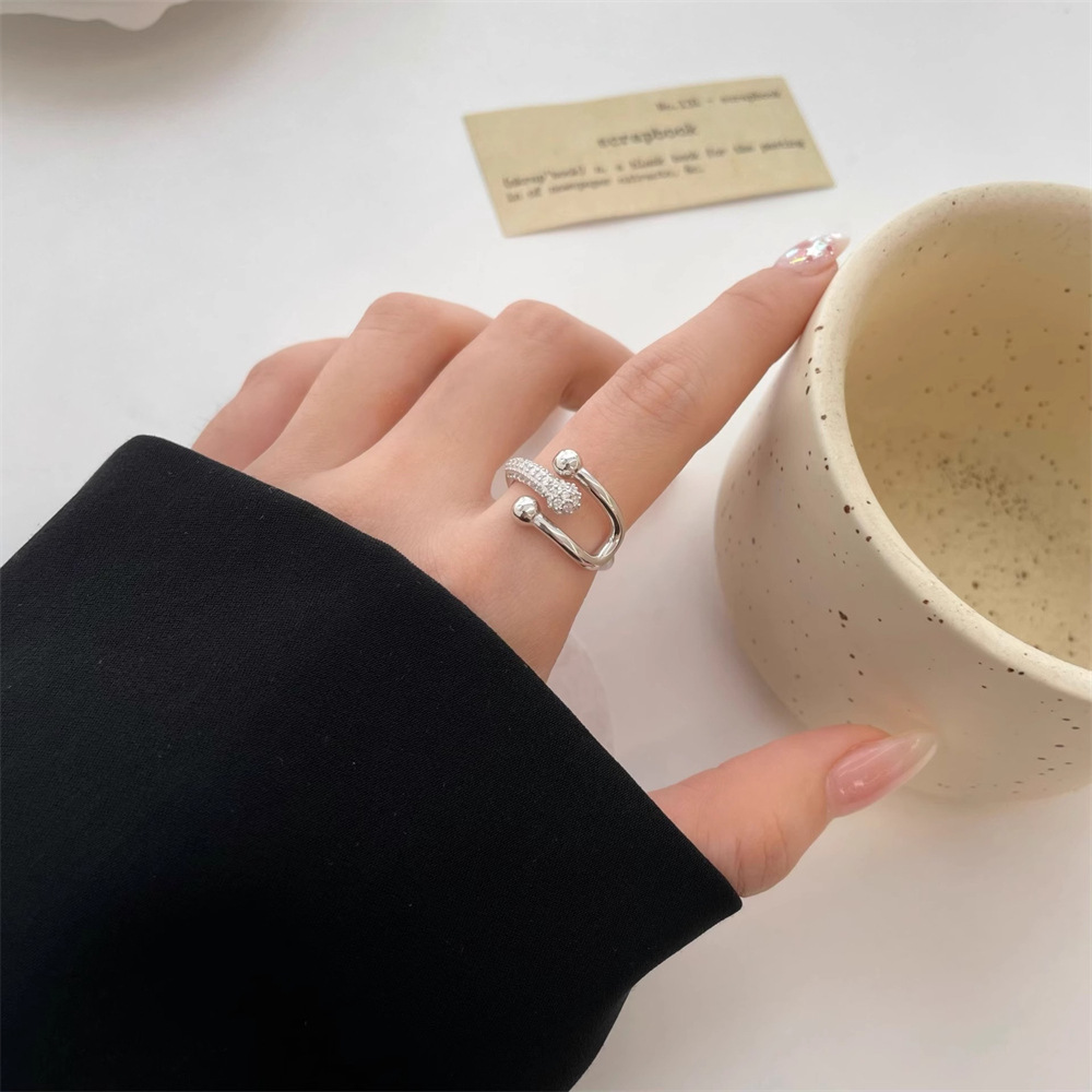 A unique and niche horseshoe buckle diamond ring for women with a high-end design sense, an open zircon index finger ring, a heavy and light luxury ring Application Scenario