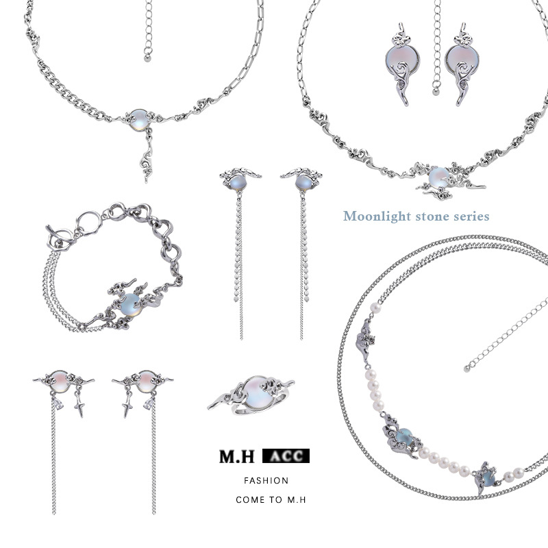 Original frosted moonlight stone Xiangyun pearl necklace wholesale, light luxury, niche and high-end collarbone chain, fashionable necklace for women full figure