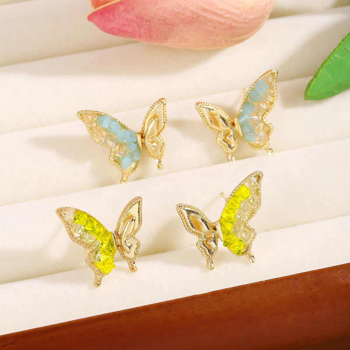 Gradient crystal butterfly stud earrings, forest-style fresh and delicate earrings, a new bestsellers in 2025, retro earrings, and elegant earrings Application Scenario
