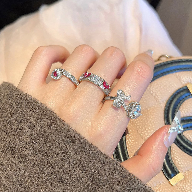 A light luxury and high-end heart-shaped diamond open ring for women on Instagram, with a cold and elegant style, a bow-shaped heart-shaped zircon ring full figure