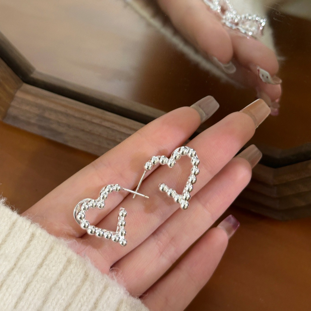 Double Heartbeats! Simple double-layer heart-shaped stud earrings for women on Instagram, with a unique and sophisticated style Specification drawing