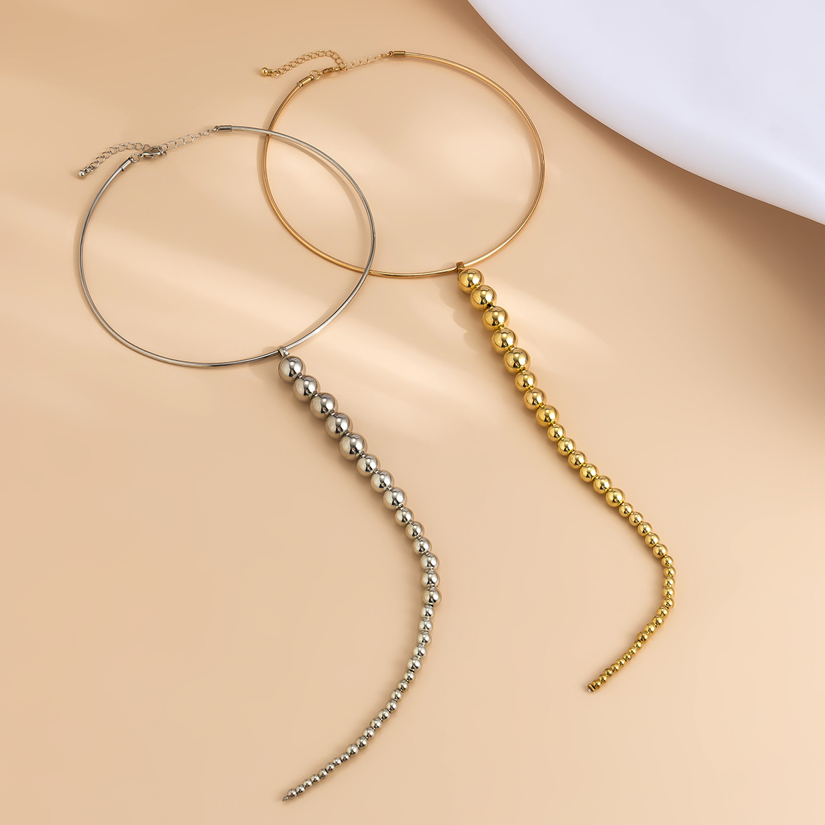 European and American cross-border jewelry, niche punk metal choker handcrafted necklaces, exaggerated large bead pendants, necklaces for women Application Scenario