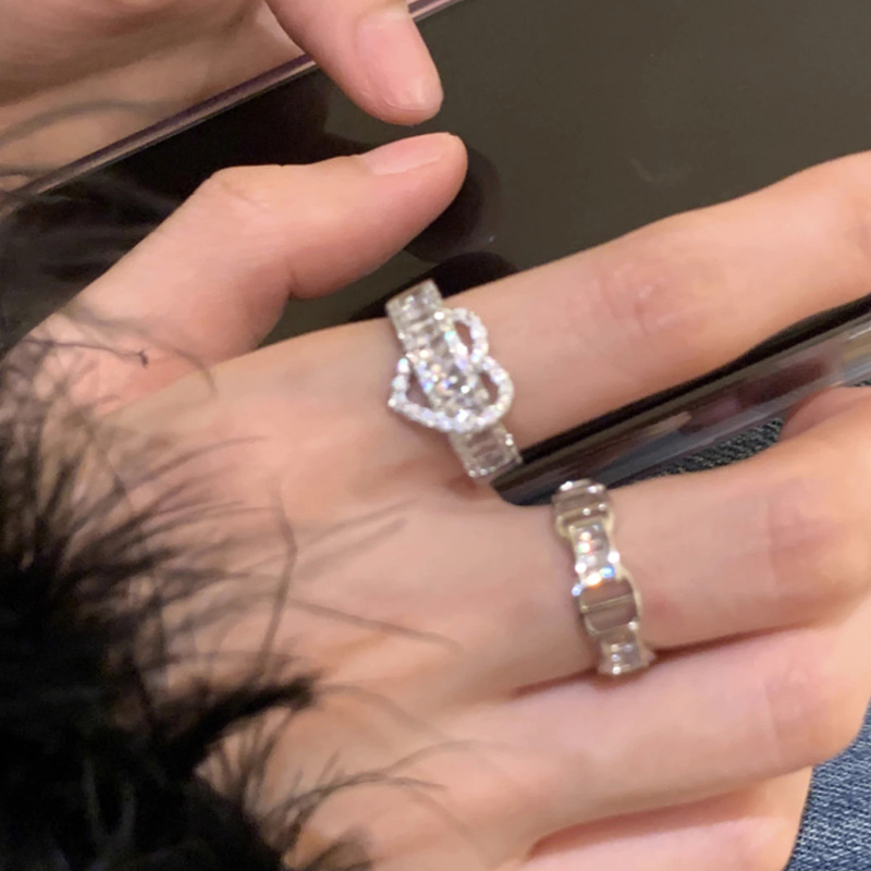 Sweet and cool style heart-shaped zircon open ring, a niche design for women, a light luxury niche design, an ins fashion and personality ring full figure