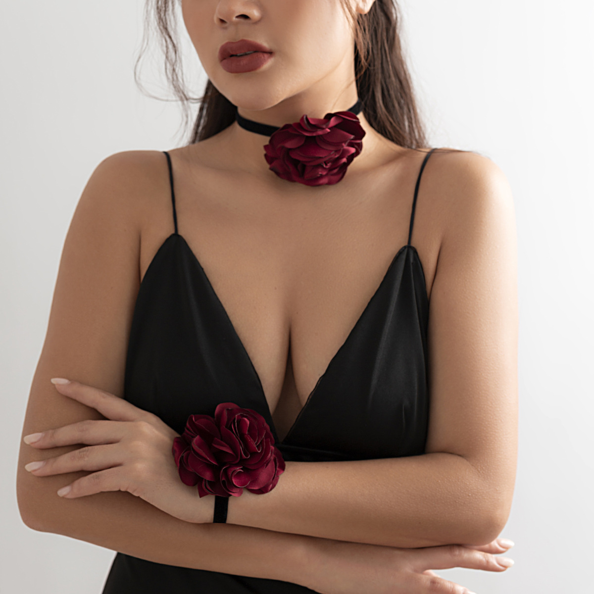 European and American cross-border jewelry, handcrafted rose flower choker necklace, exaggerated flocked fabric French collar necklace details Picture