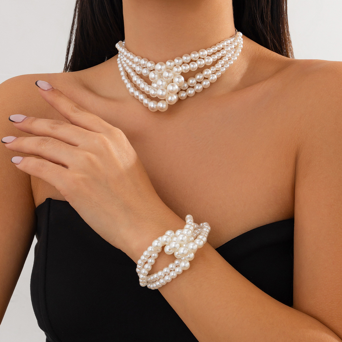 European and American cross-border jewelry, fashionable and multi-layered pearl necklace with patchwork and knotting, French light luxury style beaded choker full figure