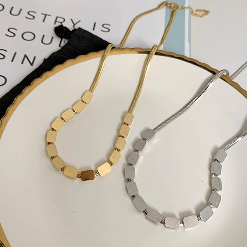 Three-dimensional small square necklace, women's Instagram niche design sense, cold style collarbone chain, sweet and spicy snake bone chain neck chain Application Scenario