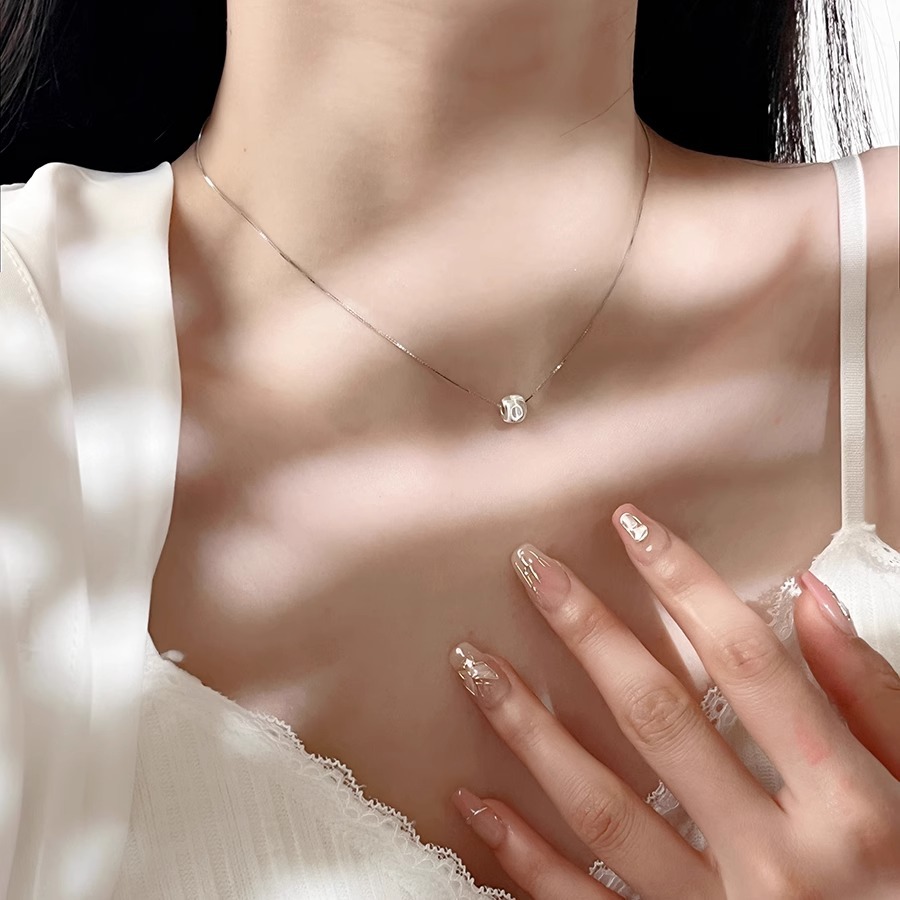 This Korean brushed and frosted ball necklace features a niche design for women, a simple and versatile collarbone chain with a cold style Specification drawing