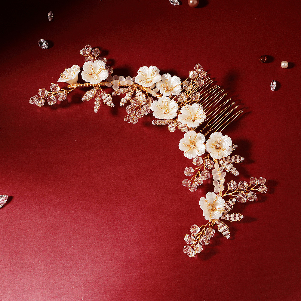 Handcrafted bride headwear with rice bead crystal combs, acrylic white flower hair combs, high-end ancient-style Hanfu hair accessories full figure