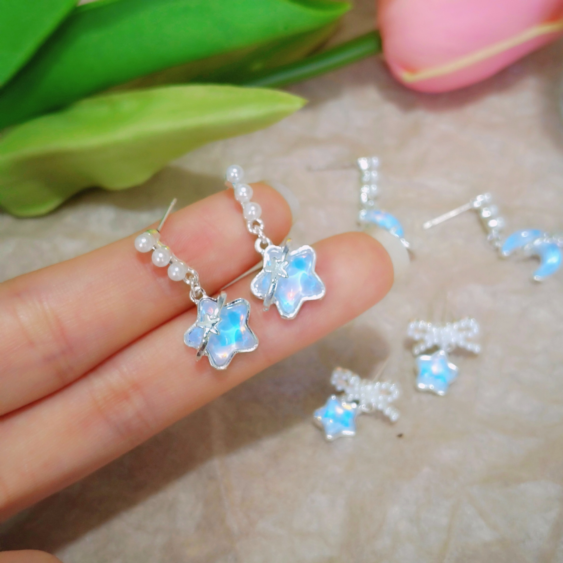 Super suitable for summer ~ Fresh and clear blue star moon pendant, pearl earrings, stud earrings, women's Instagram trendy earrings Specification drawing