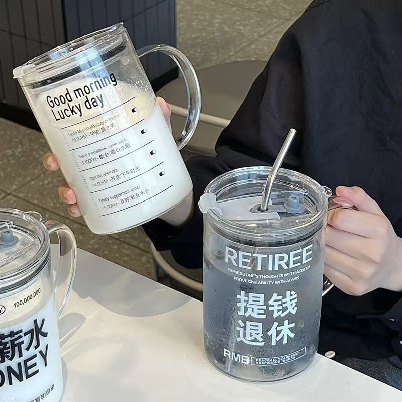 Wholesale new glass cups, simple student large-capacity straw water cups, high appearance level with LIDS, salary increase water handfuls cups full figure