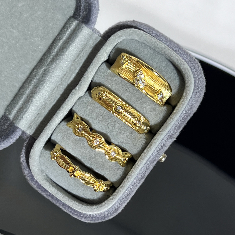 This elegant court-style gourd brushed high-end ring is a delicate and niche design for women, a light luxury and trendy retro ring Specification drawing