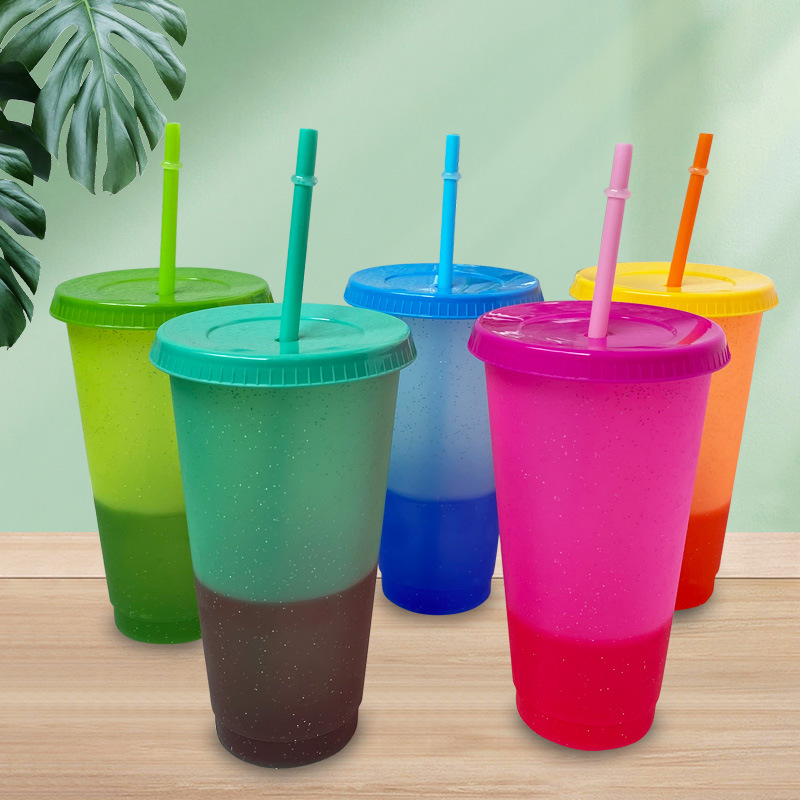 New creative glitter color-changing cup that changes color when cold, large size with straw, DIY plastic cup. Customized logo available upon request full figure