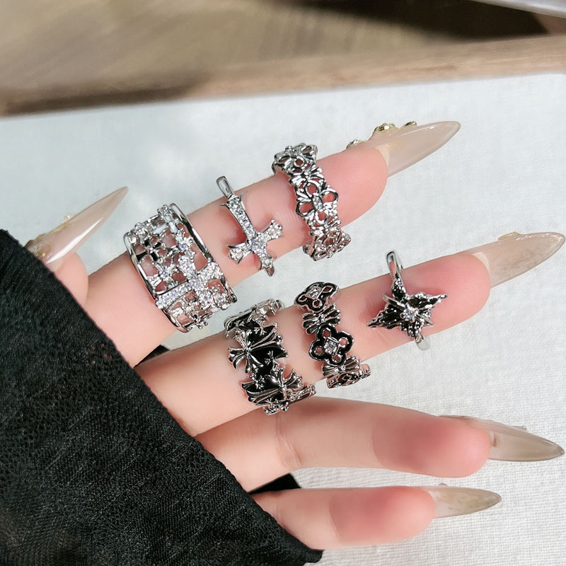 A popular dark punk cross simple open ring, gender-neutral, fashionable, niche and versatile ring details Picture