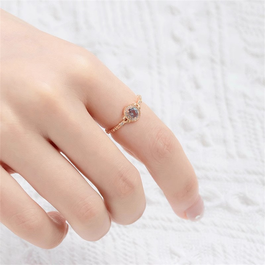 Alexander retro color-changing gemstone ring, women's light luxury high-end index finger ring, non-fading, versatile open ring Application Scenario