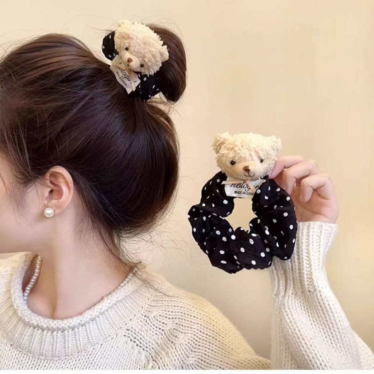 The autumn and winter collection features a high-end and elegant plush bear hair band, a fashionable and cute ponytail hair tie, and a new bun hair accessory full figure