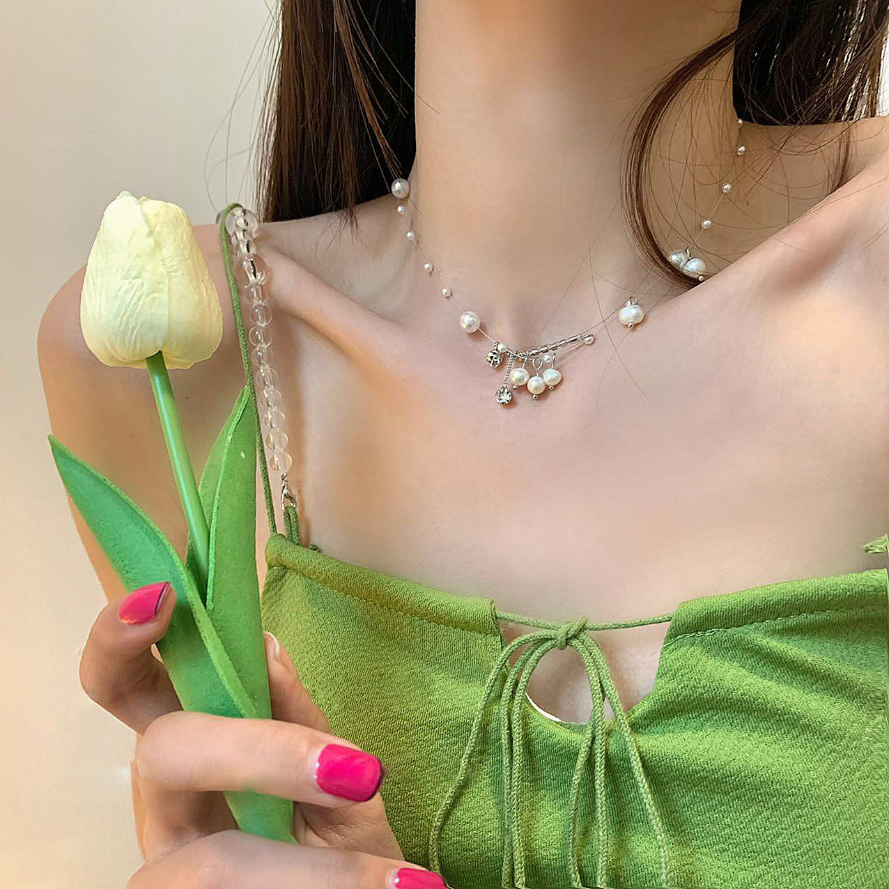 Pearl necklace for women's Summer 2023, a new and niche design with a fringed collarbone chain, a light luxury neckchain accessory Application Scenario