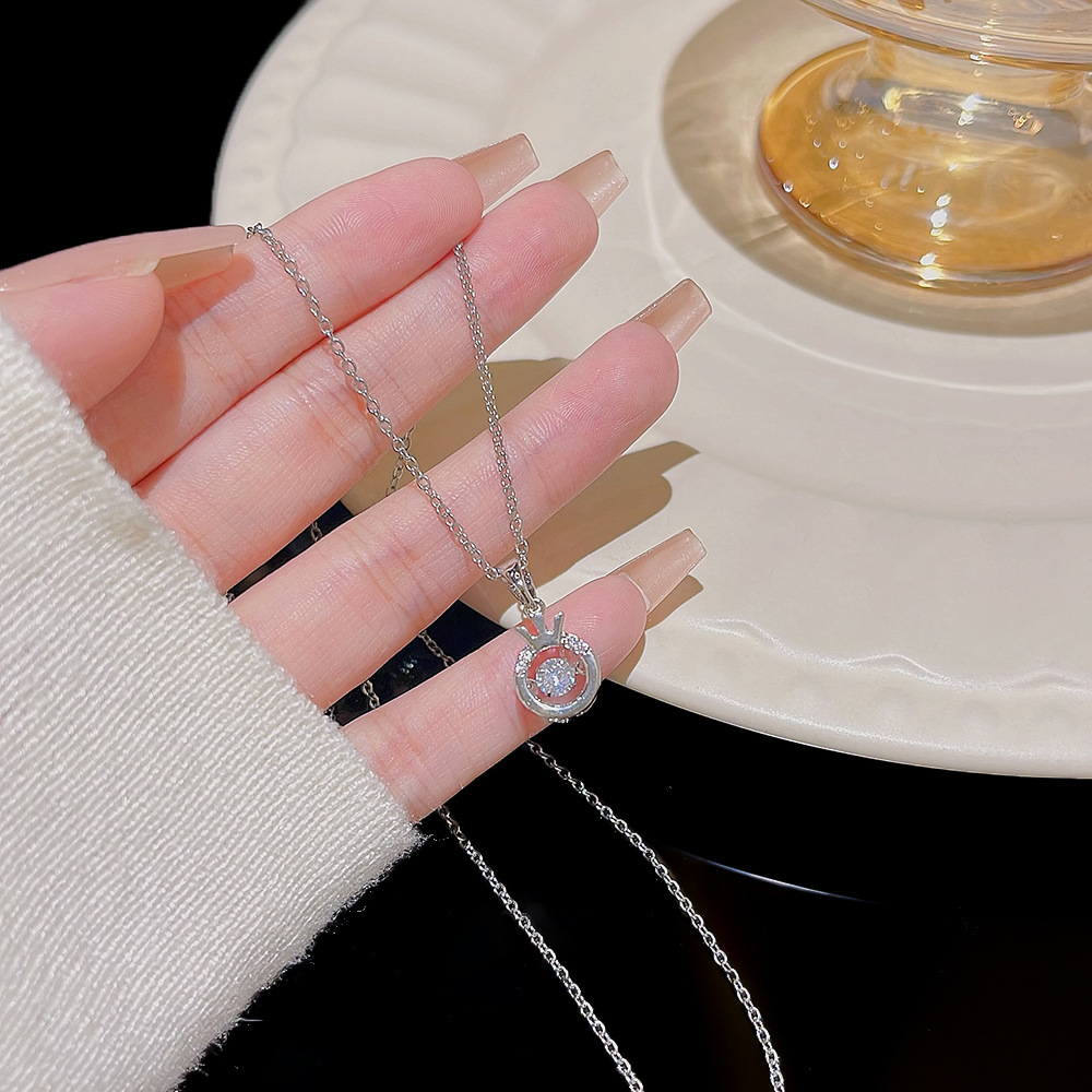 The light luxury design necklace accessory is versatile for women and won't fade. The collarbone chain is a high-end accessory. The water drop pendant neckchain is trendy Application Scenario