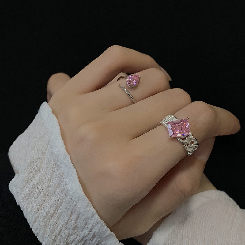 A niche design sense, a cool and sweet style, a zircon pink girlish heart ring with an open opening, exuding a high-end feminine charm Application Scenario