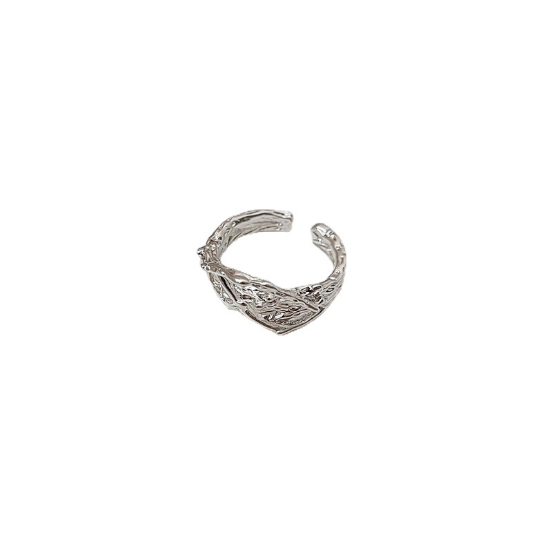 This is a minimalist European and American niche design ring with an adjustable opening. It features a cold and individualistic style for women and a sophisticated index finger ring Item Picture