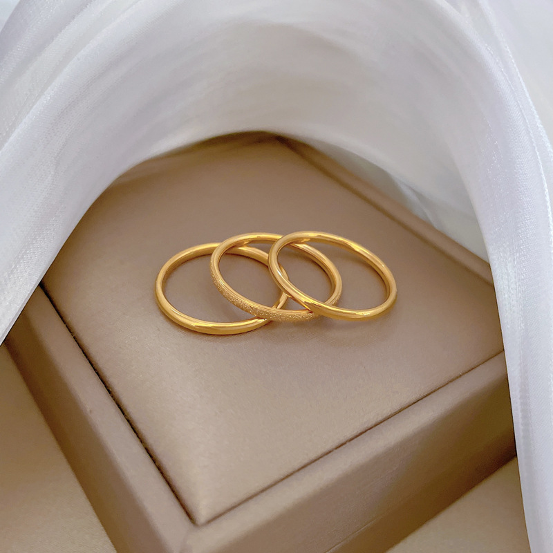 【 All-Titanium Steel 】 Plain ring three-in-one minimalist geometric titanium steel dance ring for men and women, ins personalized index finger Application Scenario
