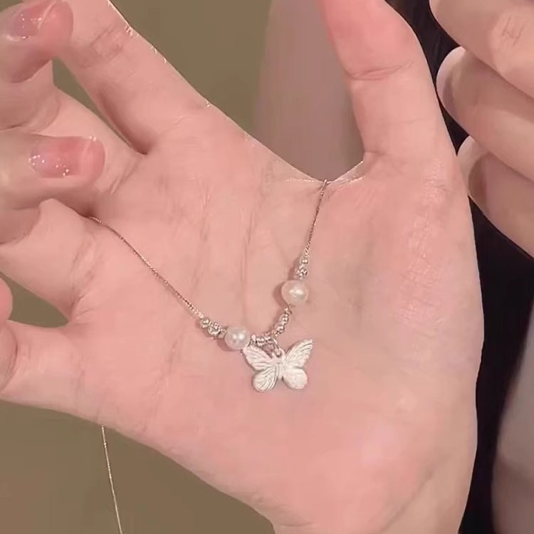Pearl metal butterfly pendant necklace for women, a unique French retro style, simple and versatile, elegant neckchain and collarbone chain details Picture