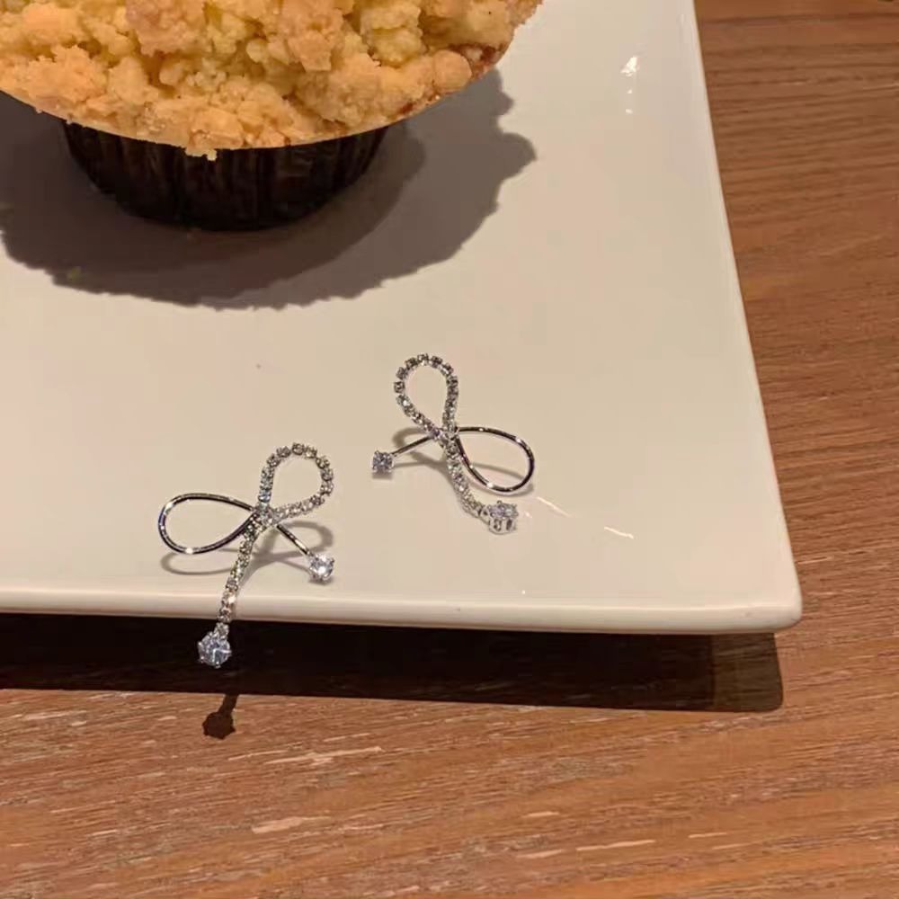 A Dream of the Milky Way ~ French design sense, super ethereal bow and diamond earrings, super dazzling water drop stud earrings Specification drawing