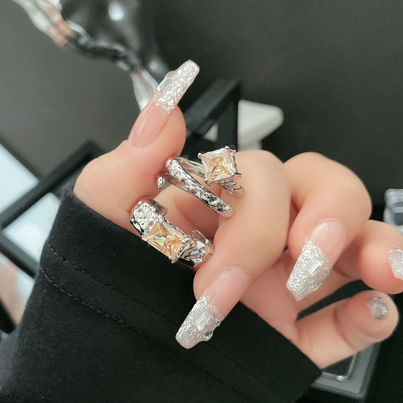Irregular texture champagne-colored zircon open ring for women, elegant and fashionable, trendy, niche and light luxury ring full figure