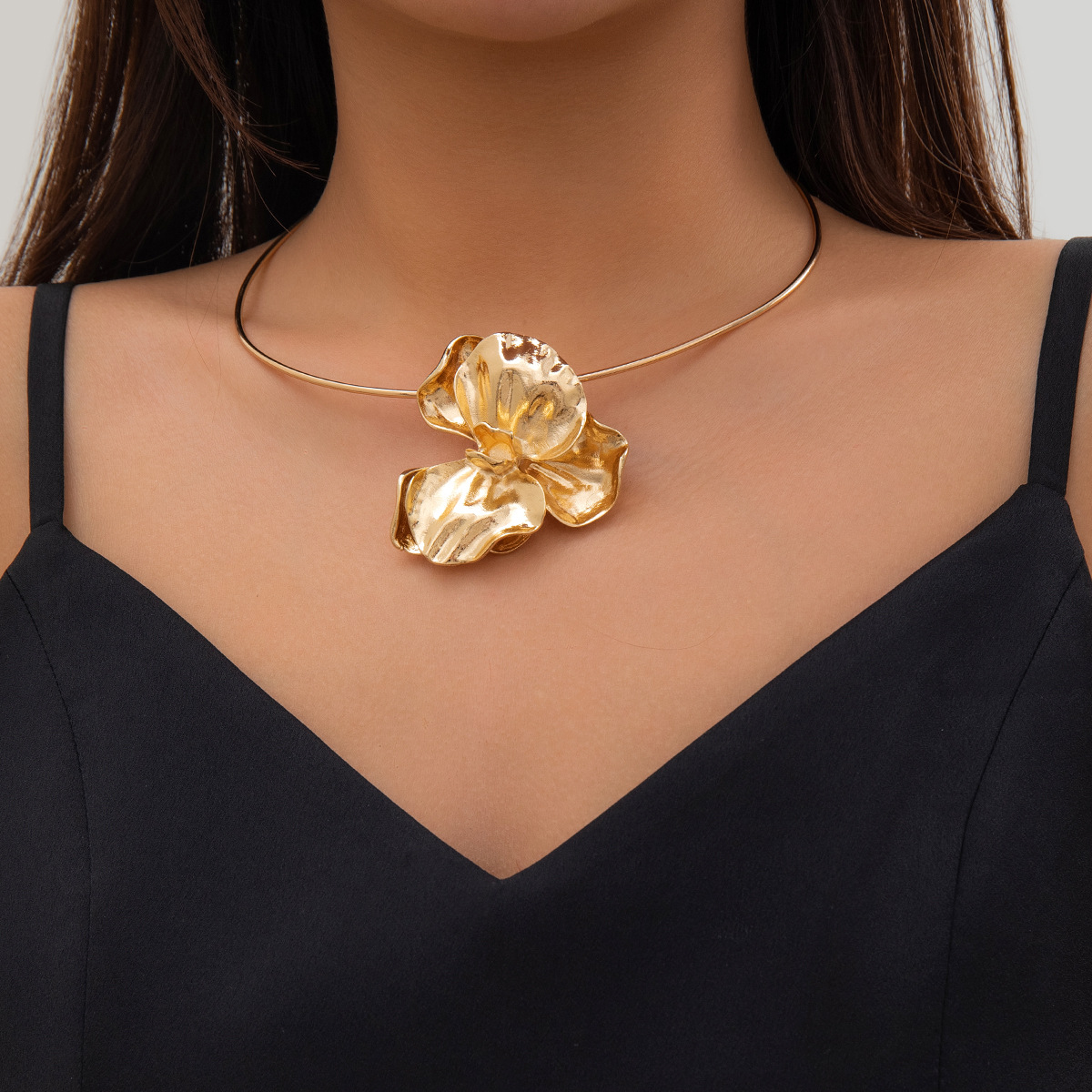European and American cross-border jewelry, exaggerated three-dimensional pleated metal flower choker collar, personalized flower necklace for women details Picture