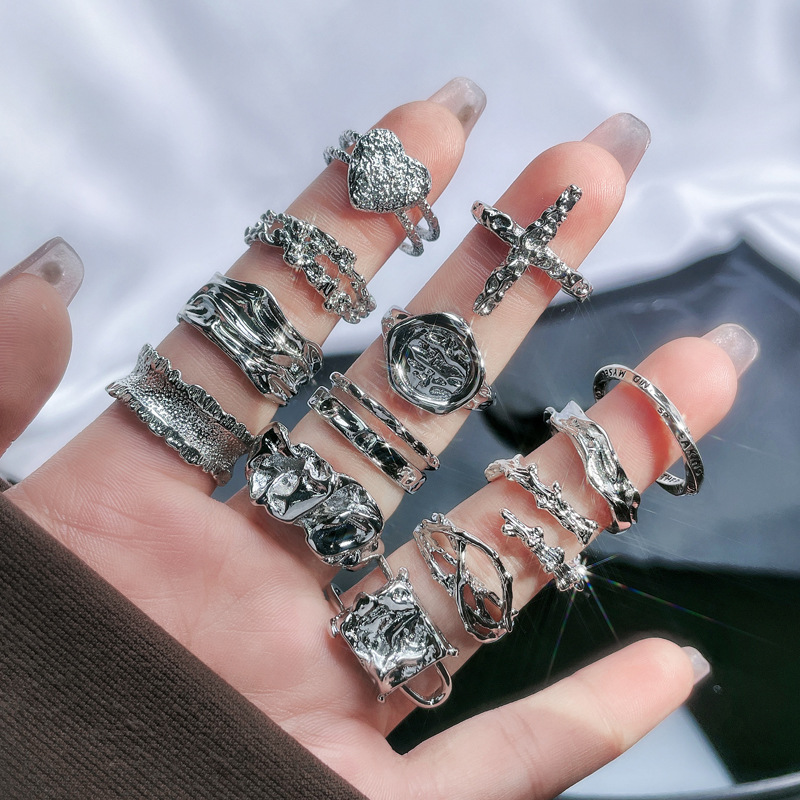 Minimalist plain ring with irregular texture, pleated opening ring, neutral and cold style, individual fashion, versatile and simple ring details Picture
