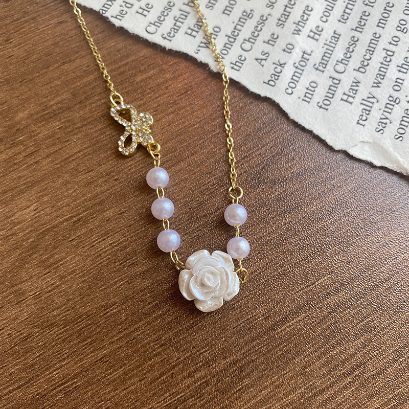 Retro and ethereal rose necklace, summer new Instagram niche butterfly pearl collarbone chain, choker women's necklace Application Scenario