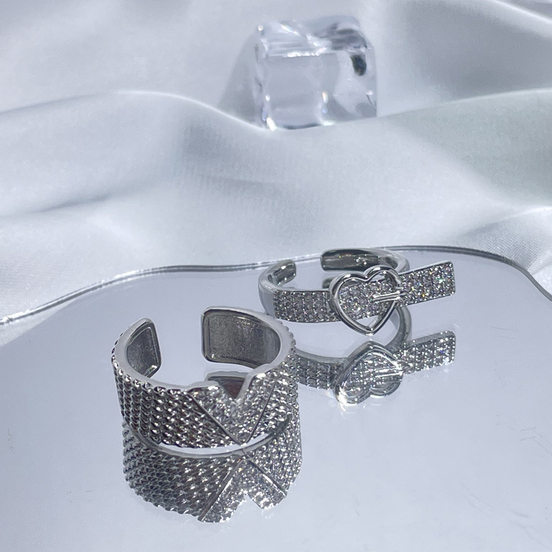 Exquisite and fashionable V-shaped heart belt buckle full of diamonds zircon open ring, a cool and stylish ring for women on Instagram details Picture
