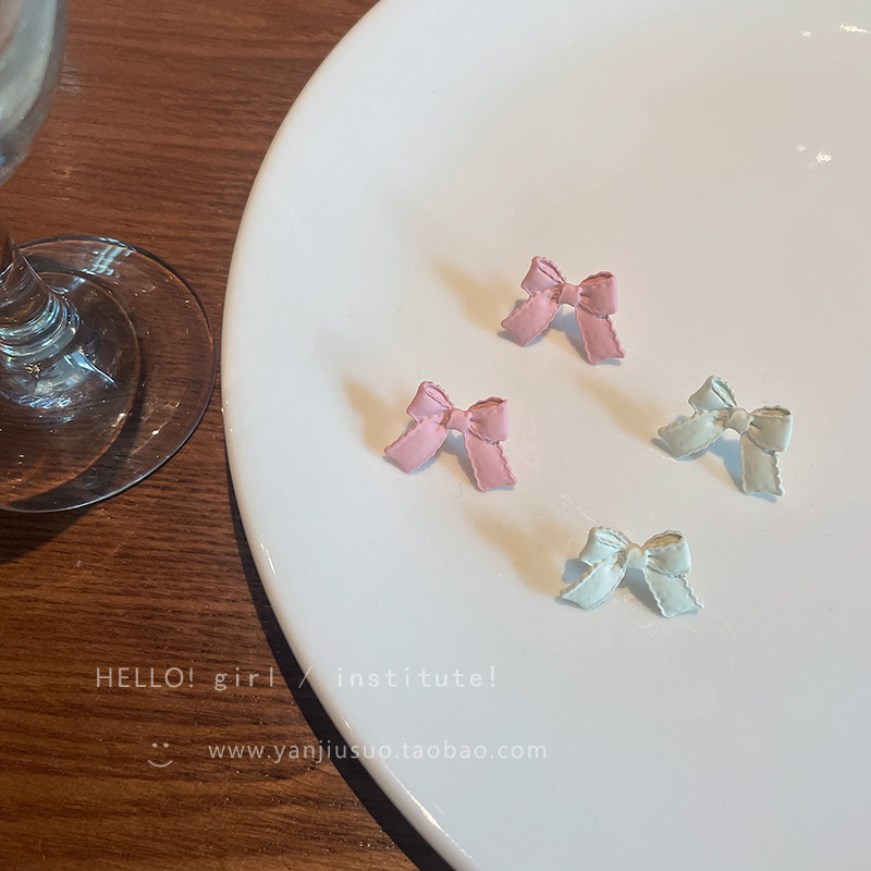 Bow stud earrings for women's summer 2025 new trendy texture earrings, simple and niche design sense earrings Application Scenario