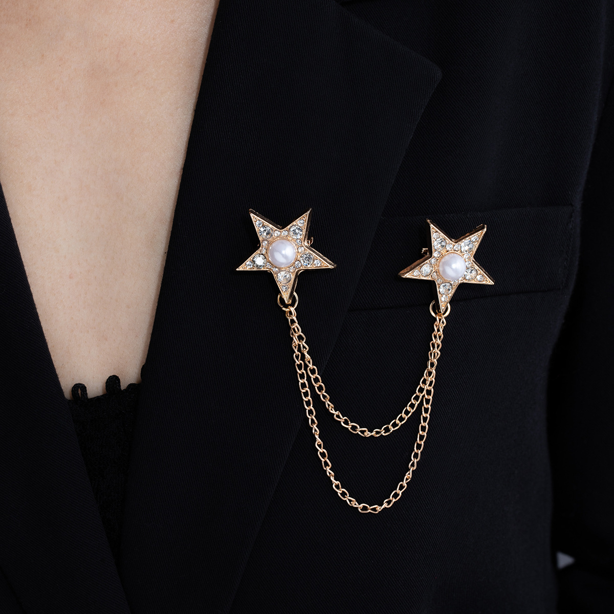 British-style light luxury five-pointed star brooch, retro tassel chain, pearl and diamond-encrusted brooch, elegant, high-end and versatile brooch full figure