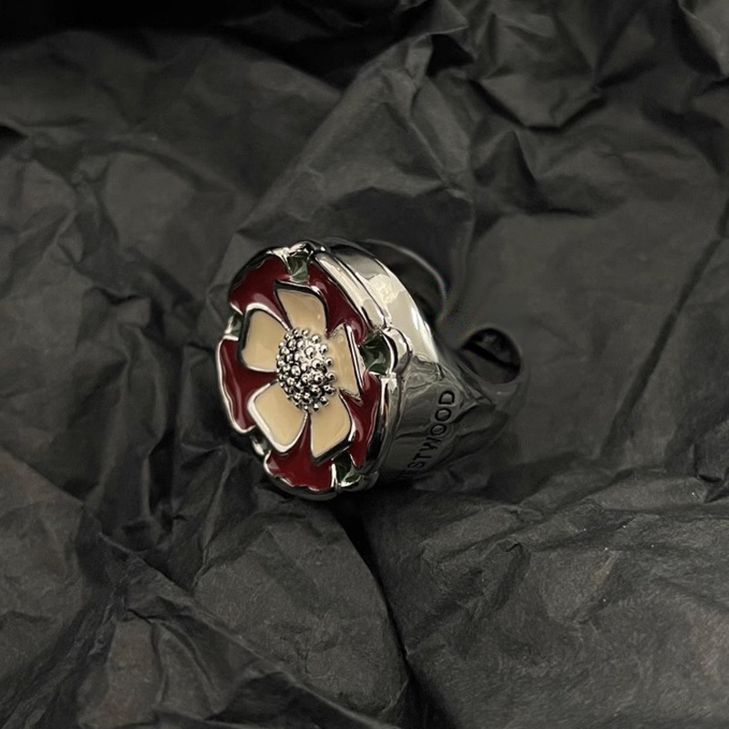 A niche sweet and cool three-dimensional flower opening ring for women, a retro European and American drip glaze Western-style empress Dowice-style personalized index finger ring, trendy Application Scenario