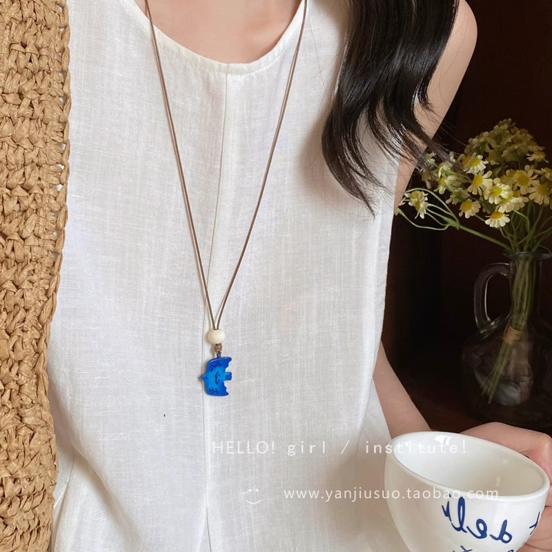 Simple and fashionable gradient swallow pendant necklace for women 2025 new design, a niche long sweater chain accessory Application Scenario