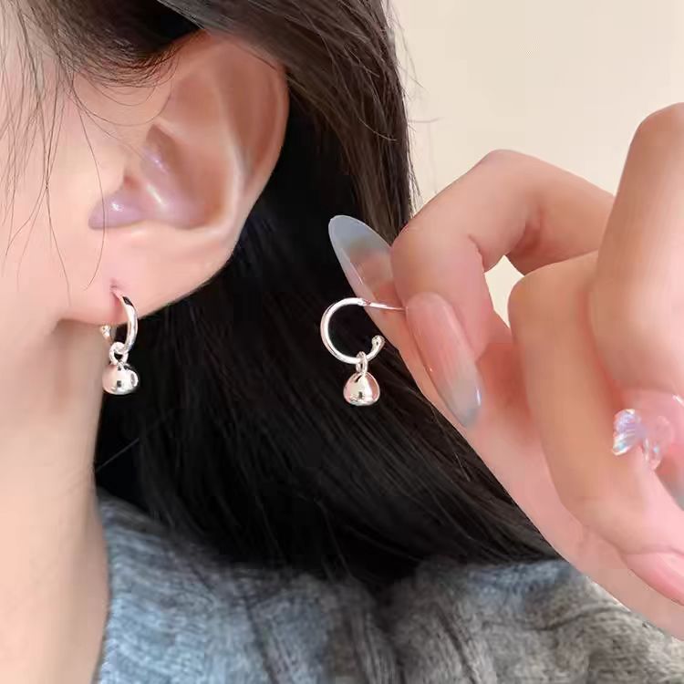 Little Silver Bean ~ins style, simple and high-end, all-silver niche earrings, solid little beans, versatile stud earrings for women full figure