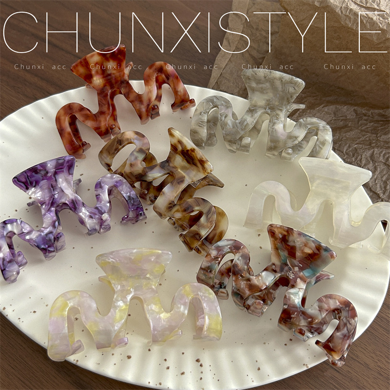 2023 Oni Street Clash ~ The same stylish multi-color M-shaped wavy clipper acetate hair accessory as a Korean Instagram blogger full figure