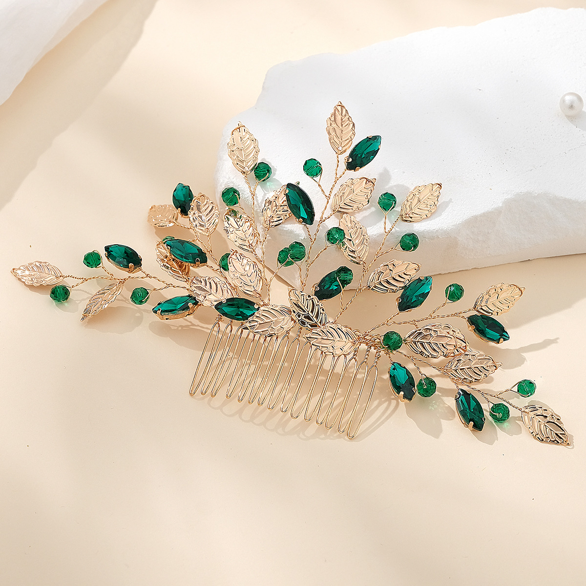 European and American wedding accessories, handcrafted green crystal hair combs, super fairy-like retro ball hair accessories, golden leaf bride's updo hair combs Specification drawing