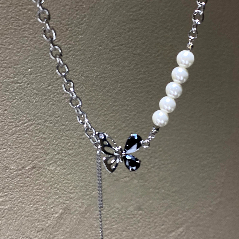 Cool and sweet ~ Butterfly patchwork pearl necklace with a niche design sense collarbone chain 2023 new style for women's autumn details Picture