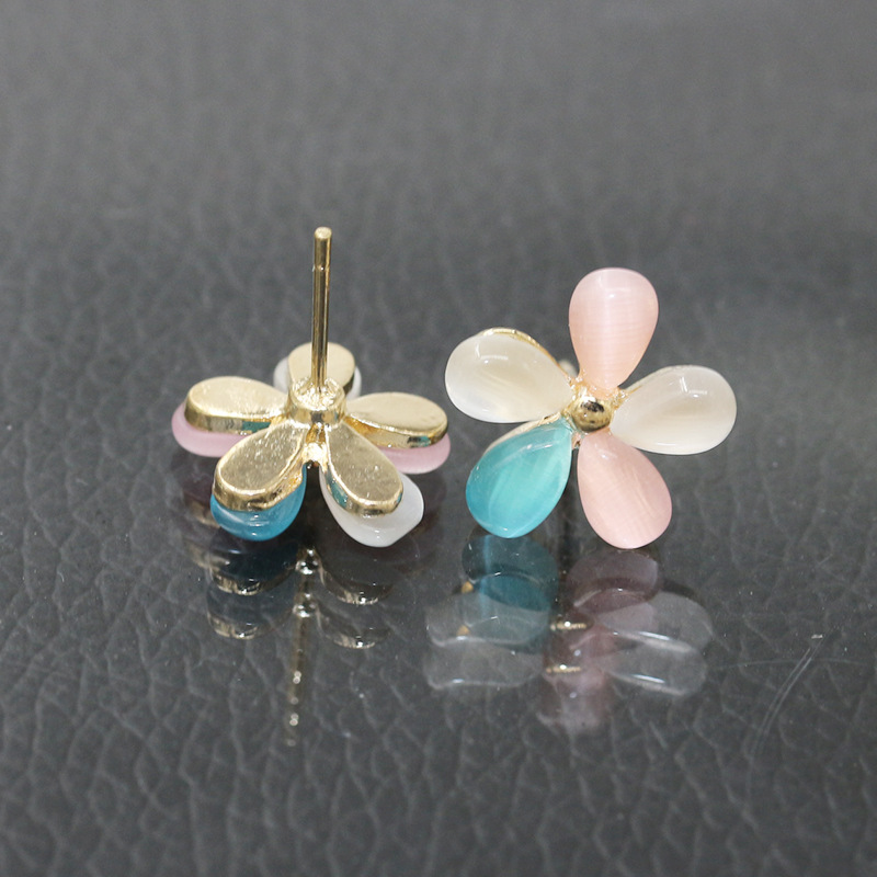 Korean cute cat's eye stone flower stud earrings for women, Korean version five-petal flower fresh earrings, mixed batch of online shopping sources Specification drawing