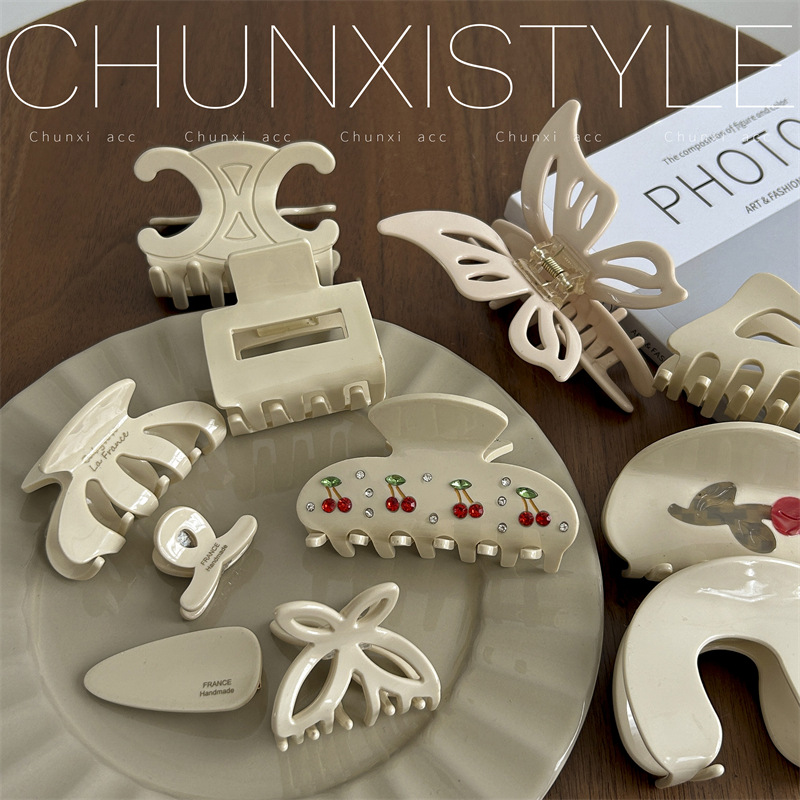 The high-end acetate milk white series of hair clips, fashionable scratch-off clips, French elegance, versatile, and the little fragrant shark clip for women Specification drawing