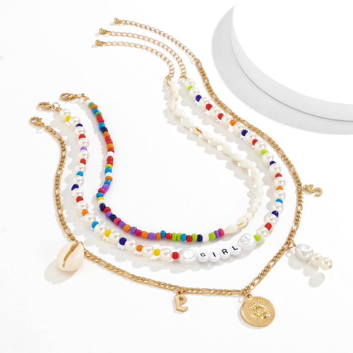 A simple and individual-style color-blocking rice bead shell woven necklace and a retro European and American imitation pearl patchwork letter necklace Application Scenario