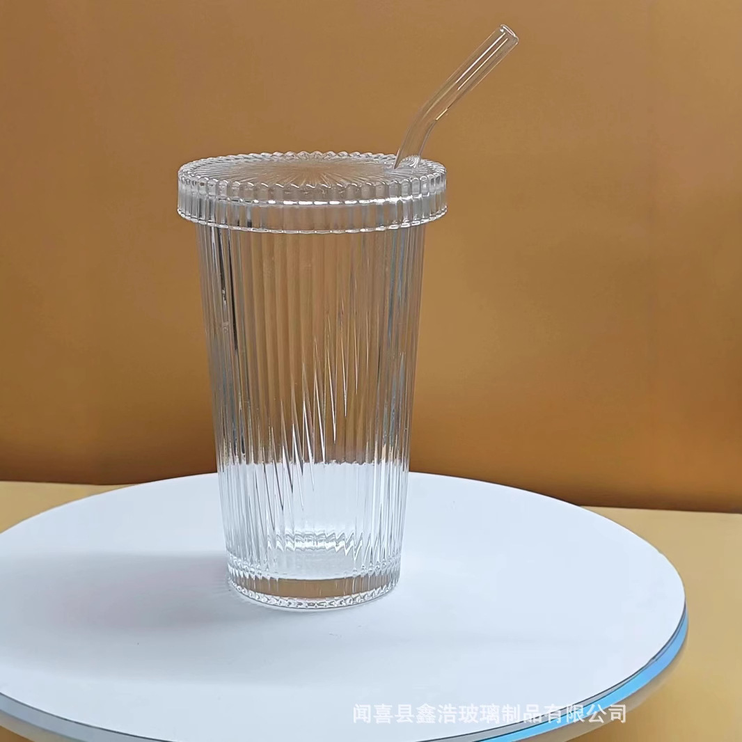 High-quality appearance water cups in stock, simple vertical striped glass cups, glass LIDS, straw cups, milk, coffee and beverages full figure